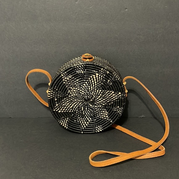 BLACK AND TAN ROUND RATTAN PURSE - Picture 9 of 12